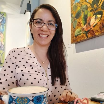 Abogada y politica.
Amo el arte.
Me gustan las cosas simples.