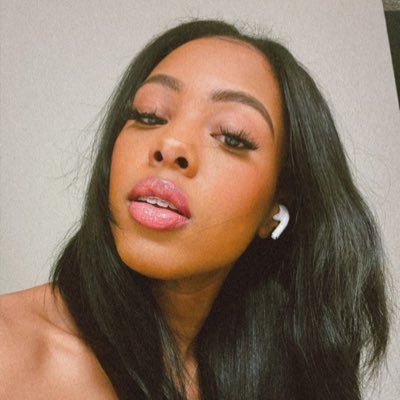 TheyHateDem's profile picture. Girl Mom 🫧