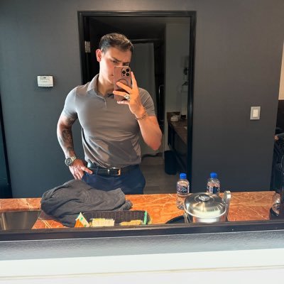 leal_0l's profile picture. Todos somos malos en una historia mal contada!