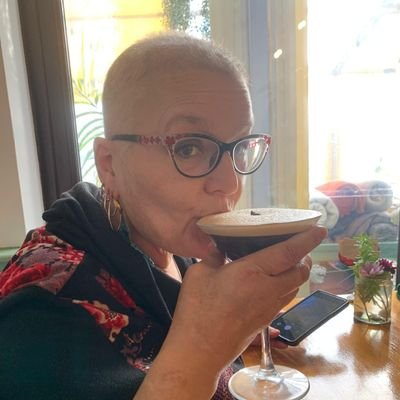 'Never trust anything that bleeds for 5 days and doesn't die'. I'm a hairy footed Hobbit, formerly from the Shire. Now living with terminal cancer #FUCancer