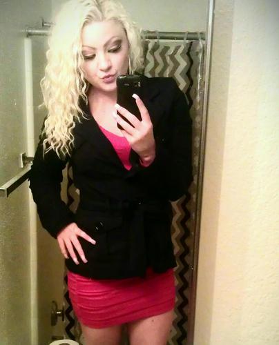 I'm a midget -__- »»»» 21 | $corpio | TOSHA muthafuckin MAC .™ ! ;) * I want a girlfriend & she gotta be bad ! ;)