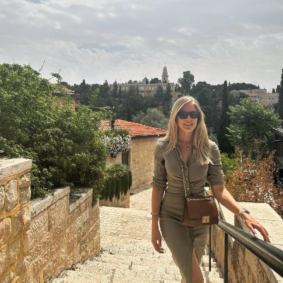🍷Wine lover, love swimming🏊♀️World traveler✈️, space lover, looking for interesting people
🇺🇸DMOK💄🎀
🚫No porn/bots, please stay away