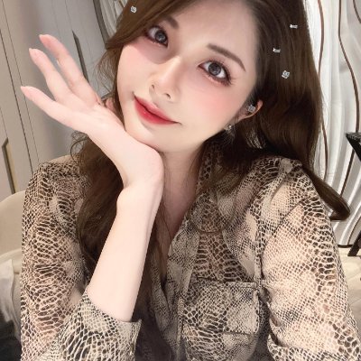 I like all simple and beautiful things. I believe that hard work will be noticed and luck will favor those who are prepared.