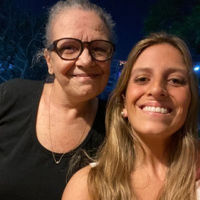 Simplemente yo , ella es mi hija , no la busquen está muy bien casada . Montevideo Uruguay 🇺🇾💕