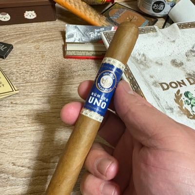 葉巻、パイプ、手巻きタバコ好きです。良いなと思ったらガンガン行きます。MTGは友人と特殊ルールで遊んでます。プラモデル好き。わからない事あったら教えます。私にわかる限り😂(初心者限定!)