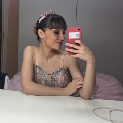 ballet dancer, dance teacher, non binary & bisexual person 🩰