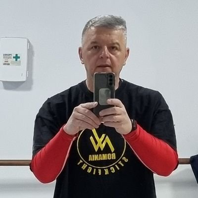 Nu contează pe cine ai în față, contează pe cine ai alături!