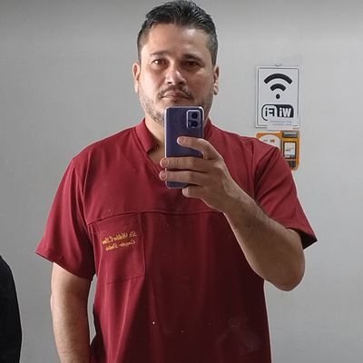 Estudante de Odontologia. De esquerda, eleitor de Lula. Viva à Ciência!