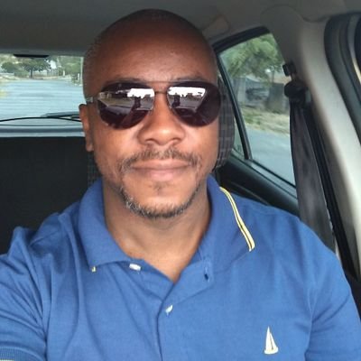 Brasileiro, filho de Minas, Servidor público do executivo, Bacharel em Direito pela FAMIG, pós-graduado pelo Inst. Federal, Gestor, Docente e Pensador crítico.