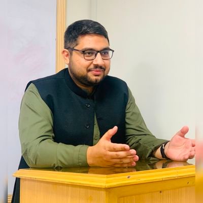 talha4544's profile picture. 🇵🇰 Pakistani | Literature student 📚 | Journalism buff 📰 | ⚽️ & 🏏 Junkie | 
Learning, Sharing, Evolving. | Words Matter ✍️