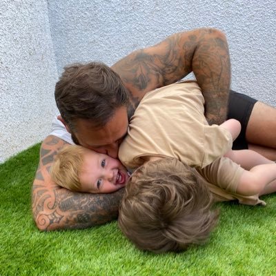 Father to 3 boys and an autism daddy❤️ You can change your wife, politics, religion but you can never change your football team!! #UNITED 🏴🔴👹