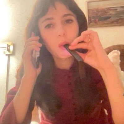 frosznyogurt's profile picture. extremely chalant here