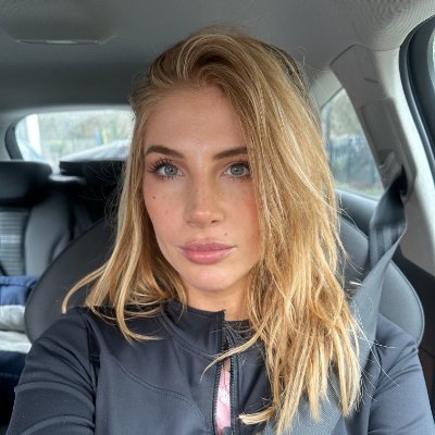Hit and don't get hit 👊 🔥
Doing 0nlyfans content on side @hugsnlizzie