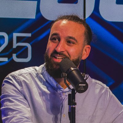 👨🏫 Coach/analyste professionel sur Rocket League 🇫🇷🇹🇳🇪🇸
🎙️ Commentateur RLCS sur Rocket Baguette
🤝 Work(ed) for Webedia, Vitality, F4U, EGS