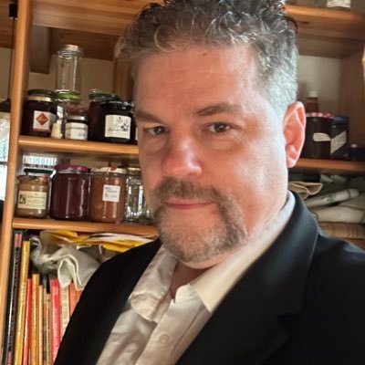 djtwok's profile picture. Pflegeberuf, Radiomoderator, DJ. Ein Fuß in pflege Management, einer bei den Bewohnern. Weltbild zwischen grau und blau