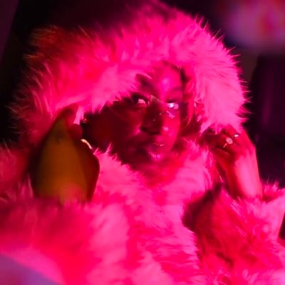 Multi-talented artist Shellz debuts her music video for the electrifying single “Bal.” The song is off her EP, DTMA. Link In Bio #ShellzWithAZ