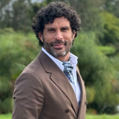 Periodista. Barcelona, Madrid, Bogotá, Montréal, Vancouver, Medellín. De la Urbe, El Tiempo, El País. J Fuster: