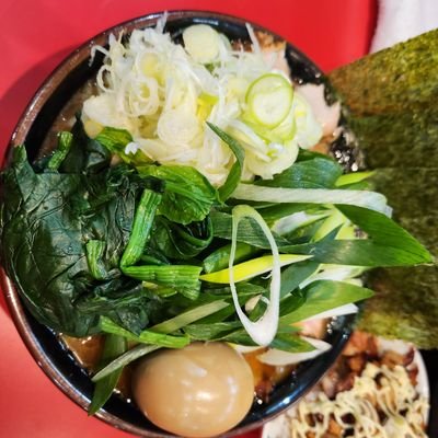 家系ラーメンには薬味が必須👍
濃厚スープを求めて
週末、祭日は朝ラーから麺活🍜
無言フォロー🆗‼️
息子と一緒に楽しく麺活してます。
今年から2連麺までにします🤣
👍️基本DMは🍜関係以外は返しません。