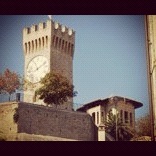 Centro storico della città di #sanbenedettodeltronto, la sovrasta e la protegge dal suo #Torrione.