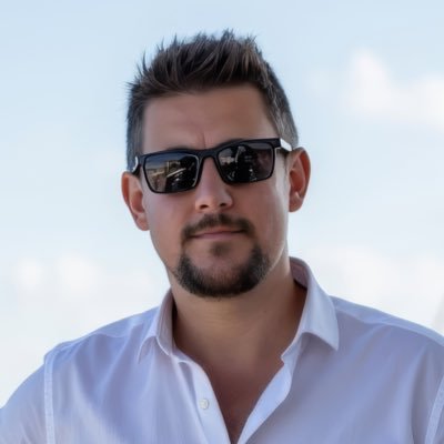 mertgutav's profile picture. Düşünenin Dostu Olmaz