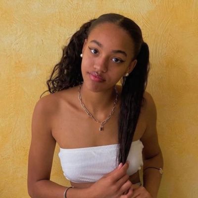 Nuella 🇨🇮 🍿 Profile