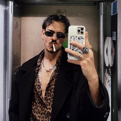 Utred170's profile picture. أخاف ينتهي العالم واحنا لسة مَشربناش قهوة سويًا زي ما مكتوب في الزفت الروايات