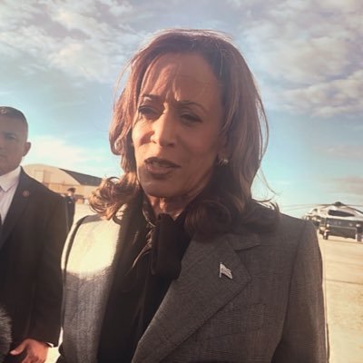 ✦ she/her | US news enthusiast. Admiring great journalism. № 1 kamala harris admirer.