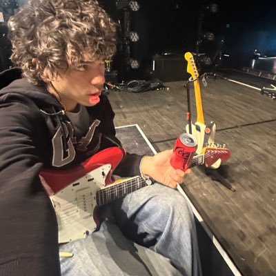 mrvelousdewi's profile picture. ୨°•💿💋🌃🎸•°୧ #lechiwi