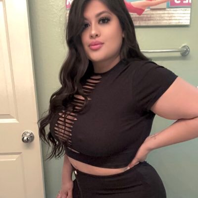 YOUR FAVORITE CURVY LATINA ❤️Let me be your number one 💋 ⚠️🔥💍⚠️ open to collabs with established and verified creators 💌⬅️ DM ME