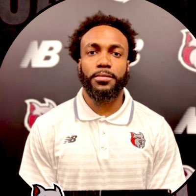 -I want to love like Jesus- ✌🏾🖤|| 🔔Defensive Back and S&C Coach @Amcat_Football