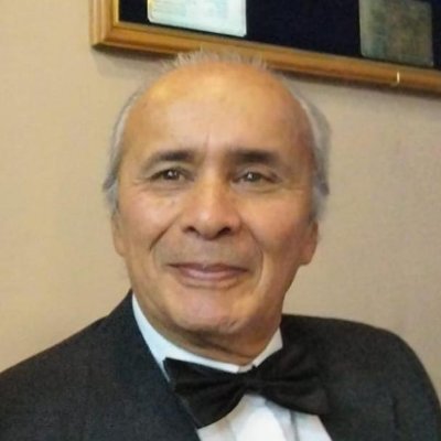 Boliviano, paceño. Jubilado. Sociólogo, Politólogo, Diplomático. Opinólogo. Socialdemócrata. Agnóstico. Estronguista. Poeta parcialmente. Cocinero a veces.