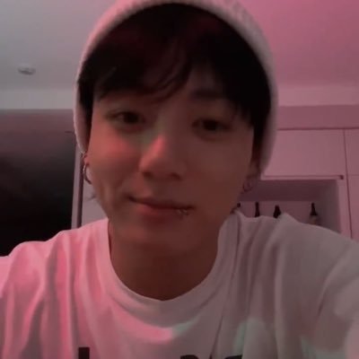 waadeada's profile picture. idk i love jungkook and pretty girls
