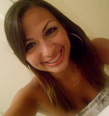 Tão menina, mas tão mulher. Tão forte, mas tão fraca. Tão madura, mas tão insensata. Tão eu.