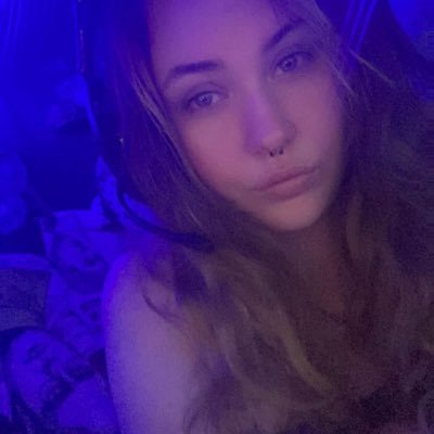 ジェシカ ♡ Chan ♡ Tarkov addict ♡ Bungulator ♡ Chadette ♡ ADHD ♡ Sponsored by @glytchenergy ♡ #lljw🕊♡ sleepy head (ii♡) @turbypriv