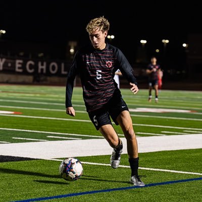 26’ | BVB ECNL 07 | LW, RW, CAM, CDM, RB, LB, CB | 5’11 140 | 3.8 GPA | 469-390-1754 brookskaisersoccer@gmail.com