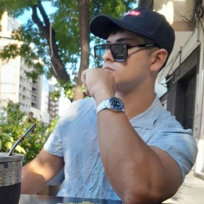 Me encanta el fútbol y soy hincha de boca, dos emociones totalmente opuestas.
I Believe in fitness, buen gymbro.