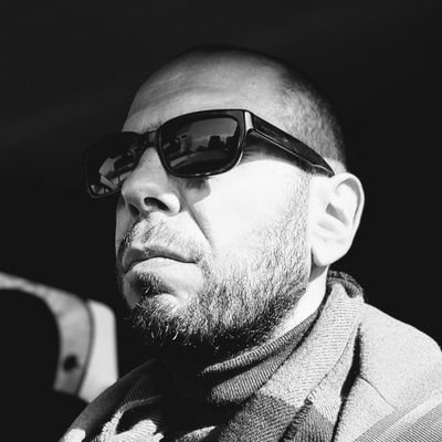 Таковата. Агностик. Смисълът на живота ми е да търся смисъла на живота. Дейба.