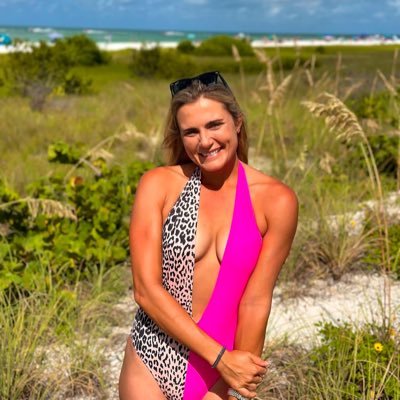 Alexis Noel Thompson is an American professional golfer who plays on the LPGA Tour. At age 12 in 2007, I was the youngest golfer ever to qualify