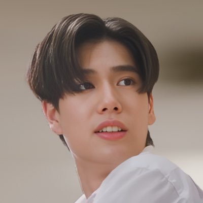 imnotbirds's profile picture. — 📔🐈‍⬛ the @phuwintang picture story 🌷🎄✨ | “ใครๆก็ตกหลุมรักพีชทั้งนั้นแหละ” #มีสติหน่อยคุณธีร์ (🎨 my fanart don’t reupload.)