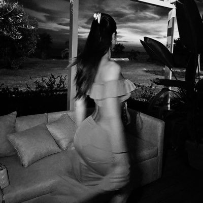 realjoj9's profile picture. ناعمة وكأنها لم تعش في عالم خشن.