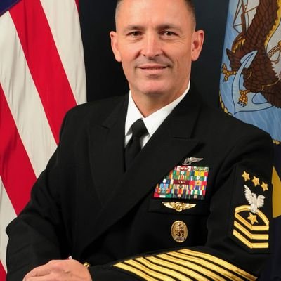 StephanieL42432's profile picture. Dad,father of one kid,love traveling,reading, going to the beach ⛱