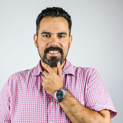 Operador de Radio y Productor del Programa Agrofolklóricos del Paraguay en la 1140 AM Central Radio