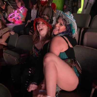 🫧✨Peace, Love, and funky beats, shitty memes and Pretty Lights✨🫧