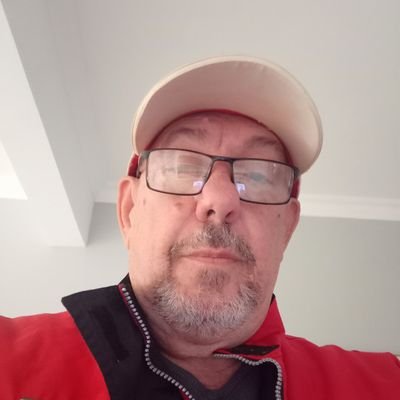 Italiano de nacimiento, Venezolano por decision y Chavista de corazon
prefiero equivocarme una vez más que desconfiar siempre.
Adulto mayor