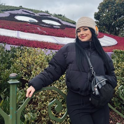 xLiesll's profile picture. Wait a minute, who are you????