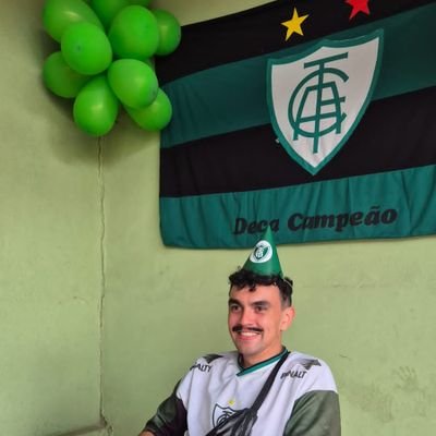 Apreciador de feijoadas, fã de cantores de samba e crítico de futebol no Independência.