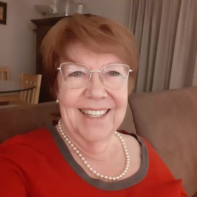 Gehuwd, gepensioneerd, moeder en oma. Gezellig samenzijn met familie en vrienden is top!
Van opgroeien in 't Hageland via hogeschool Brussel naar Pajottenland.