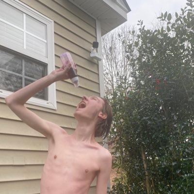7akester's profile picture. I stream everyday at 8 EST on Twitch :)