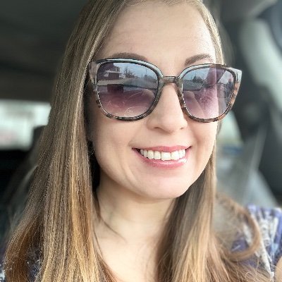 laraRoO1831's profile picture. 