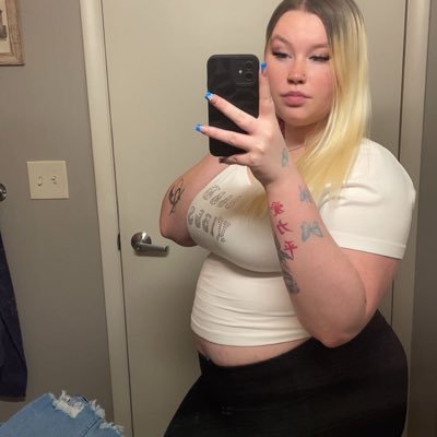come & join the fun 😋 you won’t be disappointed! I’m 24 & love to connect & have conversation 💧